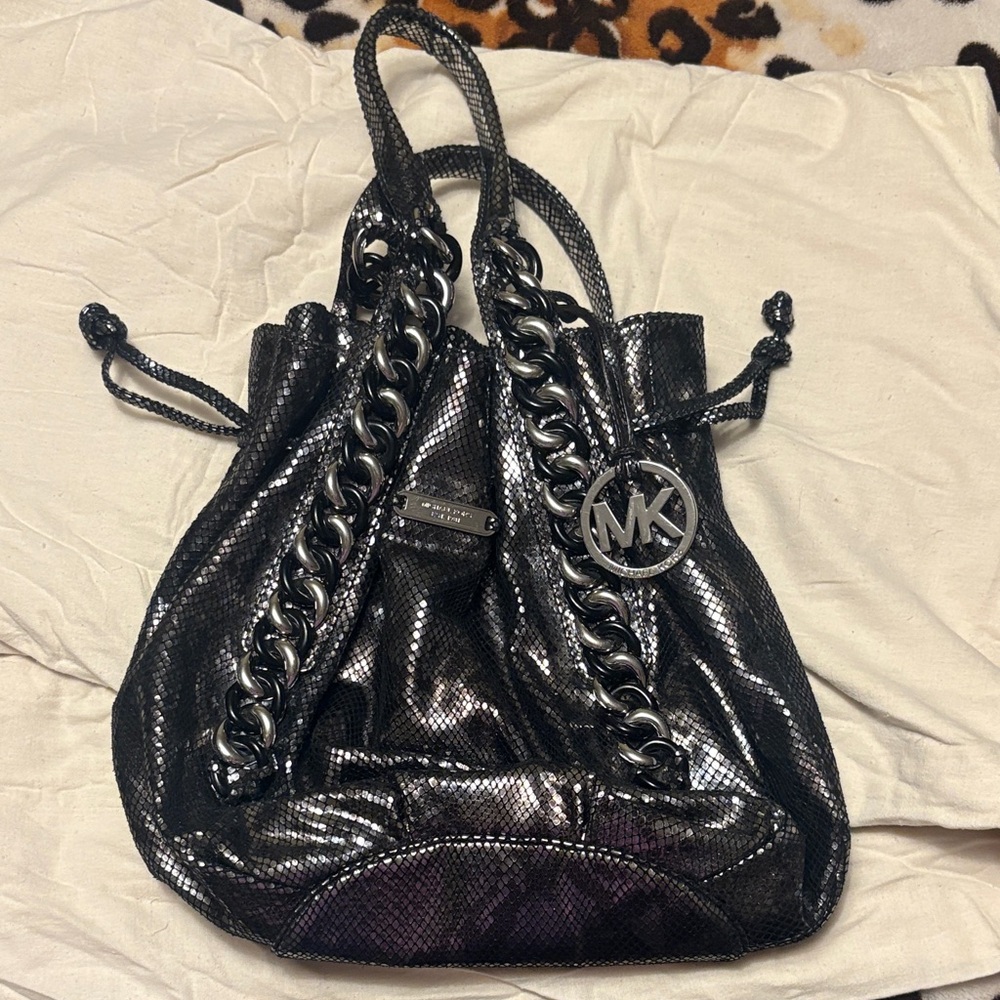 Michael Kors Black Patent Leather Shoulder Bag with Ruched Design